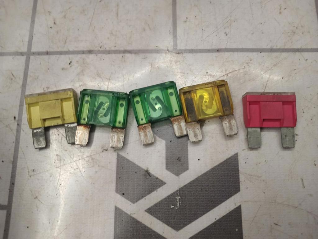 Opel Corsa C 2000-2006 для Предохранитель