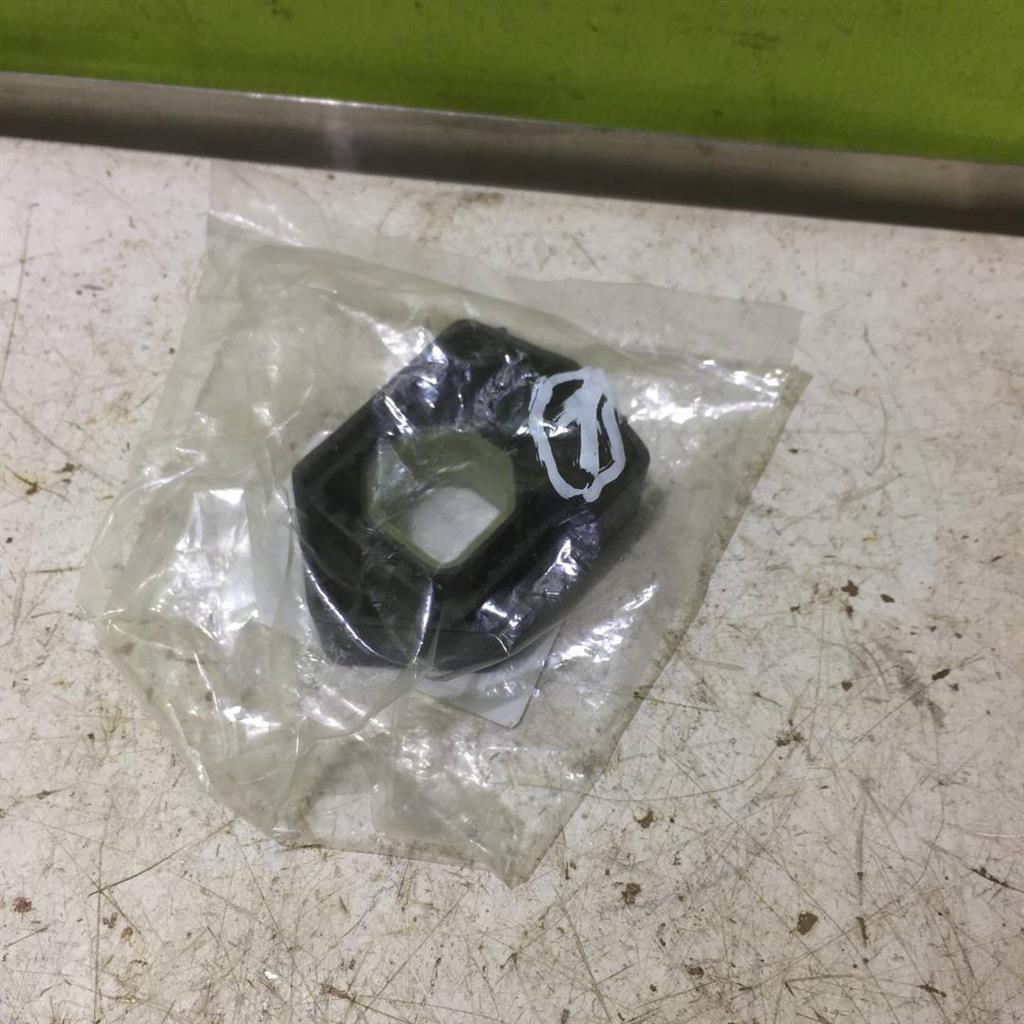 VW Golf 4 Bora 97-05 для Опора радиатора