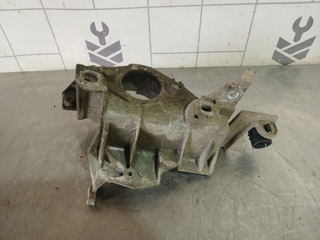 Renault Clio 2 Symbol 1998-2008 для Кронштейн КПП