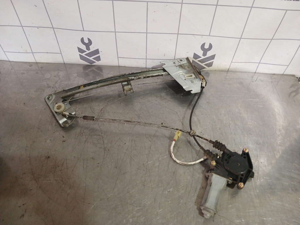 Mazda 323 BA 94-98 для Стеклоподъемник электр. задний правый