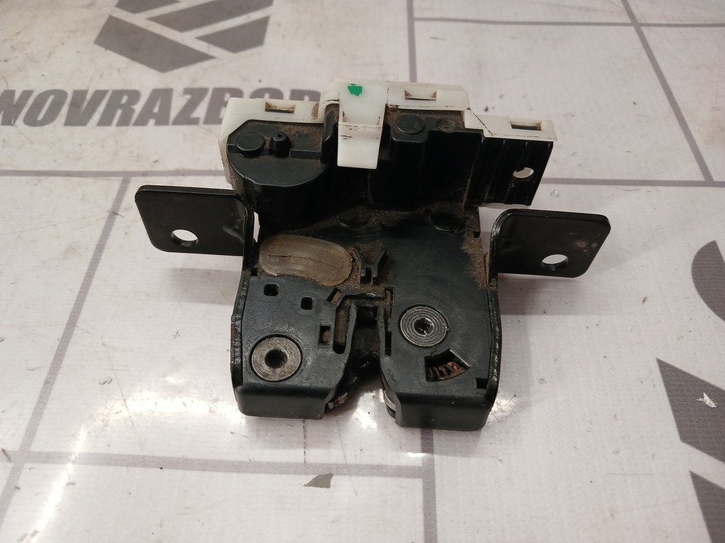 Renault Clio 3  2005-2012 для Замок багажника