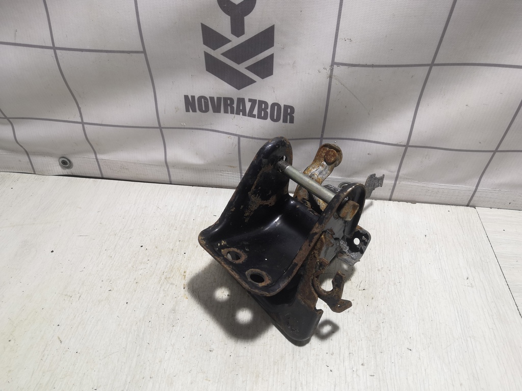 Mazda 626 (GE) 1992-1997 для Кронштейн опоры двигателя