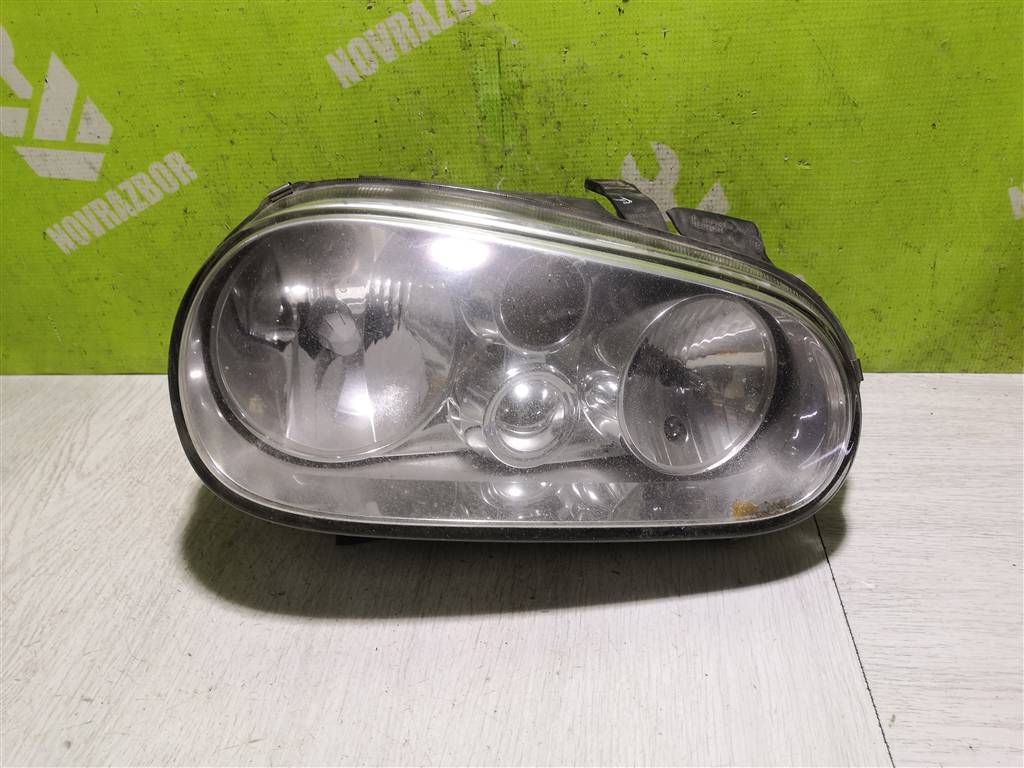 VW Golf 4 Bora 97-05 для Фара правая