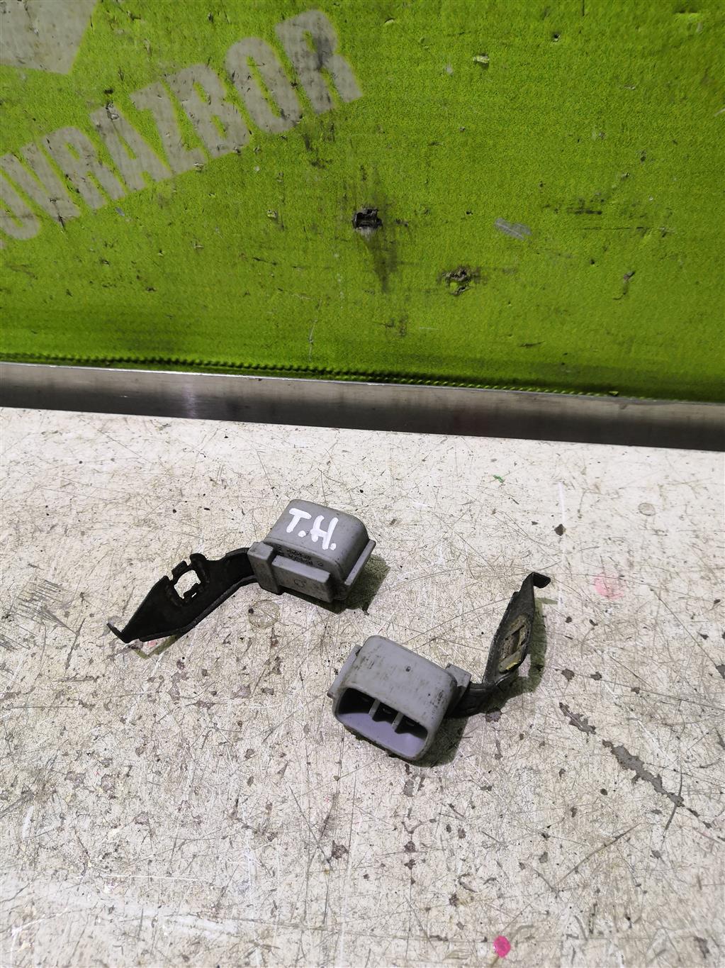 Toyota Highlander I 01-06 для Клемма