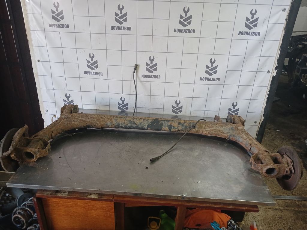 VW Passat  B3  1988-1993 для Балка задняя