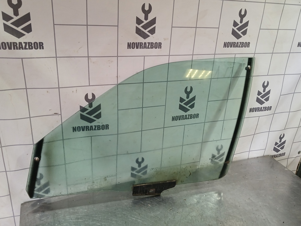 Audi A6 (C4) 1994-1997 для Стекло двери передней левой