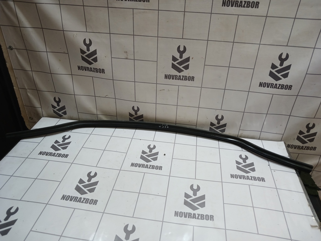 LADA VESTA 15-19 для Уплотнитель капота