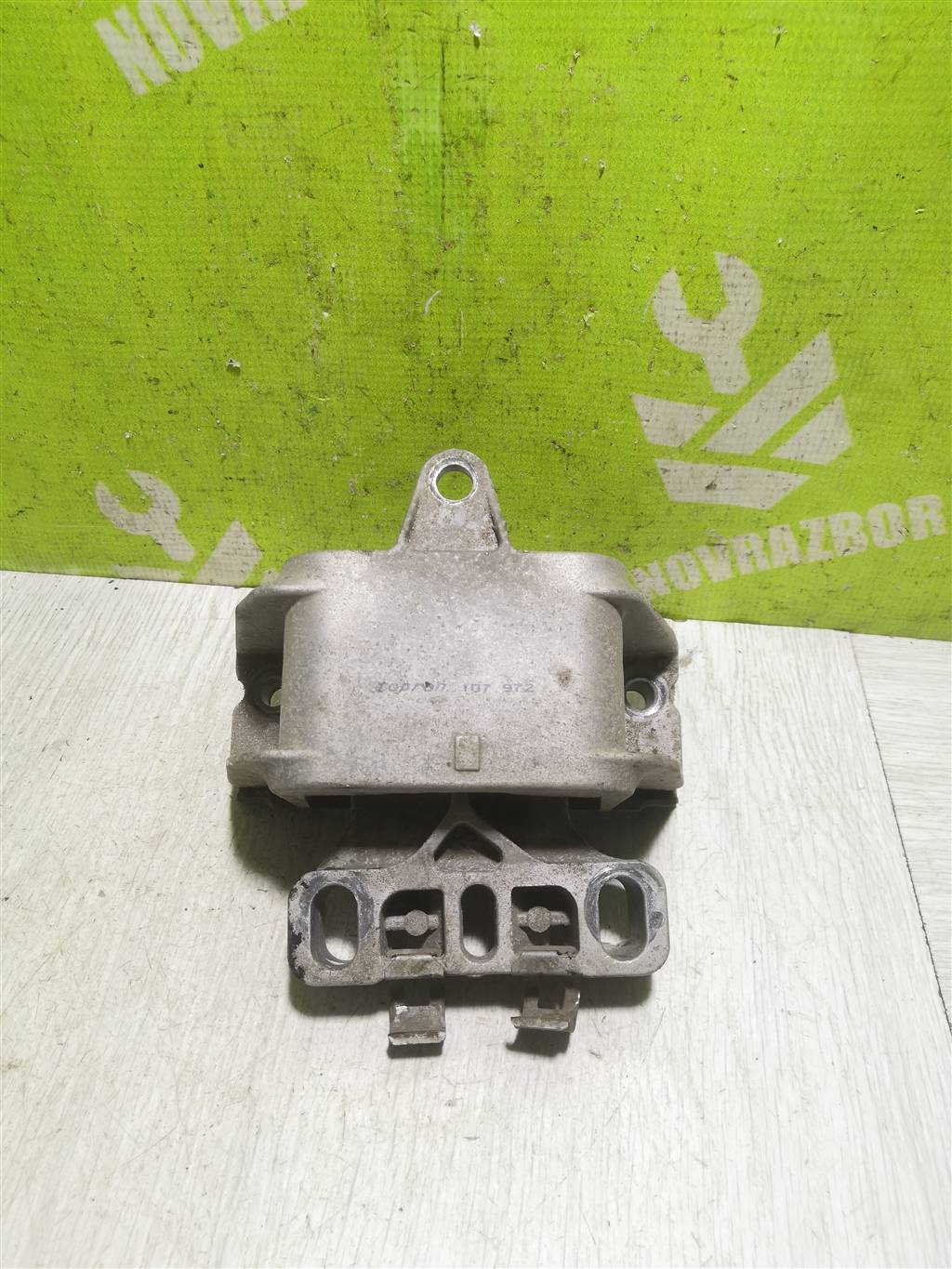 VW Golf 4 Bora 97-05 для Опора КПП левая