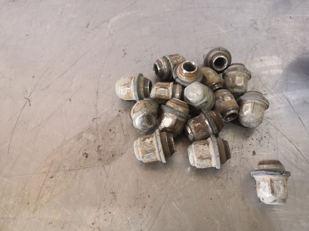 Kia Spectra 2001-2011 для Гайка колеса