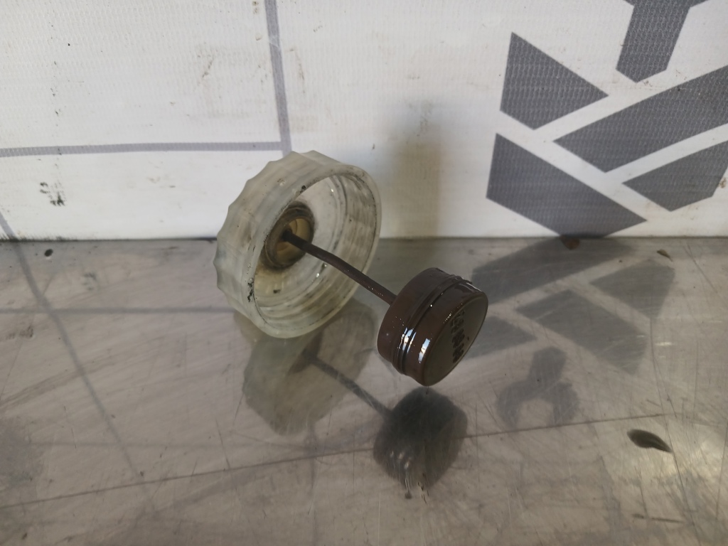 VW Passat  B3  1988-1993 для Крышка бачка тормозной жидкости