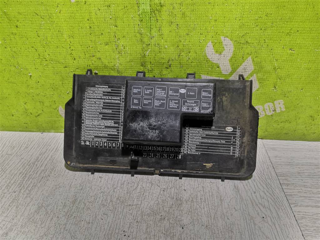 Audi 80  90  B3  86-91 для Крышка блока предохранителей