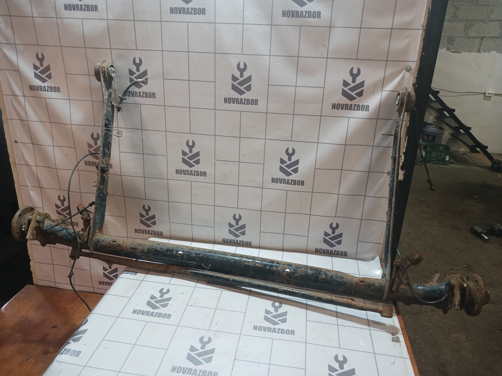 Audi A6 (C4) 1994-1997 для Балка задняя