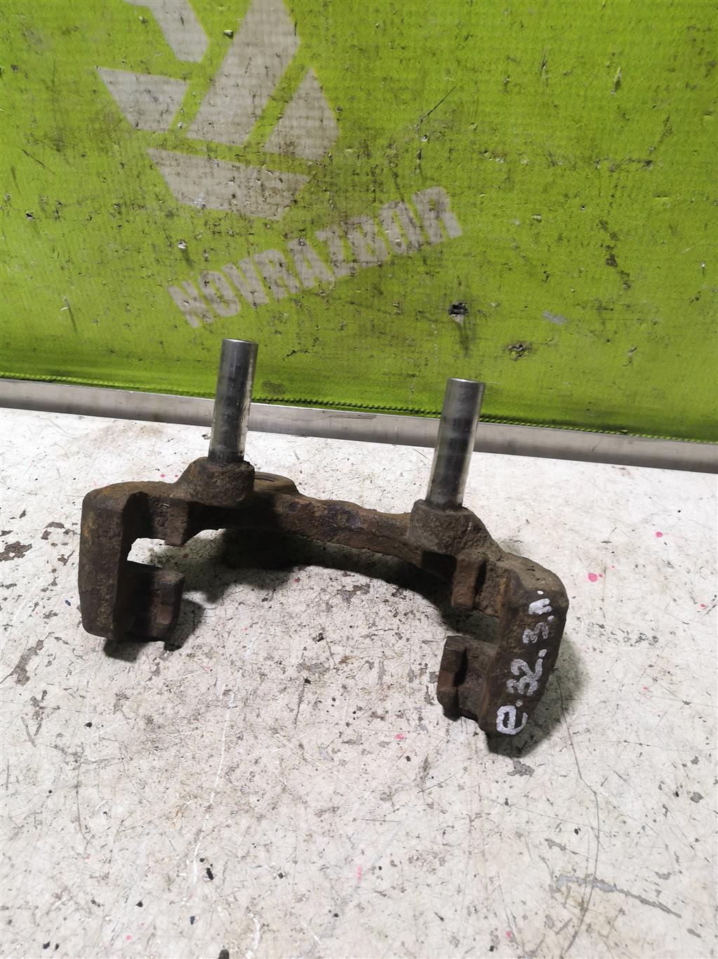 BMW 7-серия E32 1986-1994 для Скоба суппорта заднего