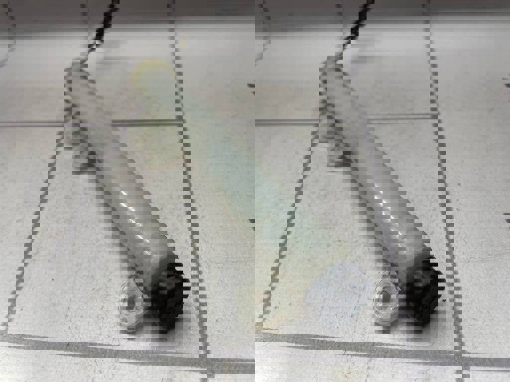 Hyundai Elantra 3  00-05 для Амортизатор бардачка