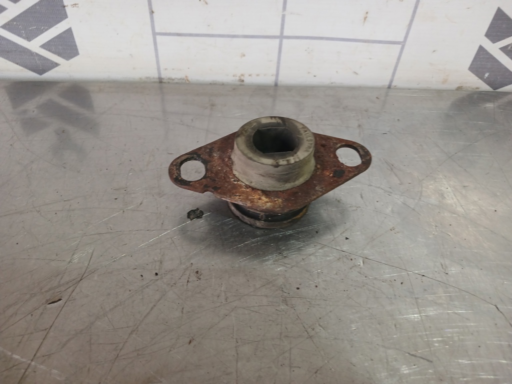 Renault Clio 2 Symbol 1998-2008 для Опора КПП левая