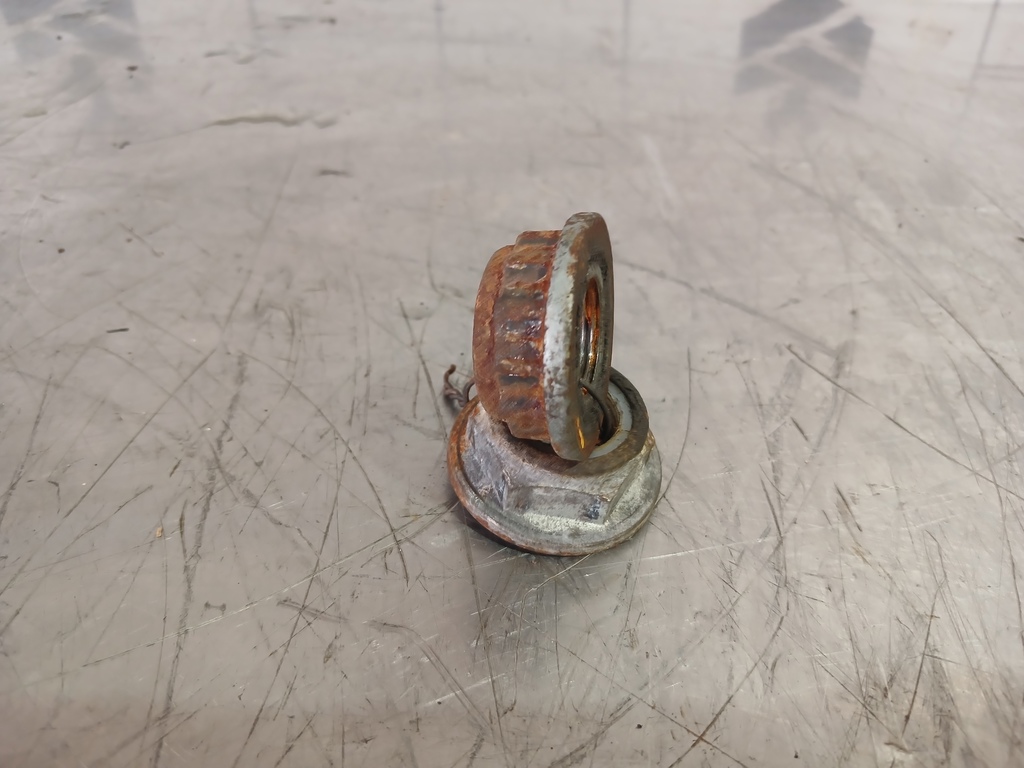 VW Golf 4 Bora 97-05 для Гайка ступицы