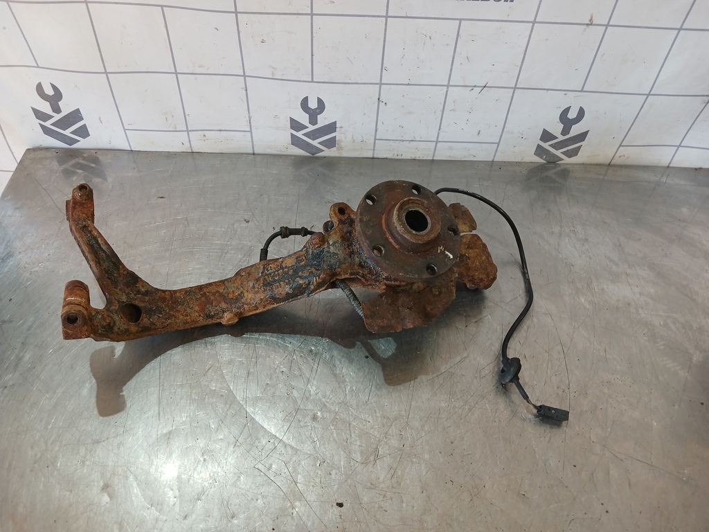 VW Passat B5 96-00 для Кулак поворотный передний левый