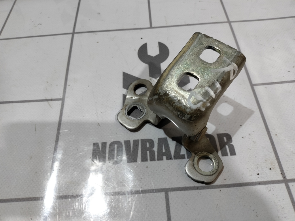 Renault Clio 3  2005-2012 для Петля двери передней правой верхняя