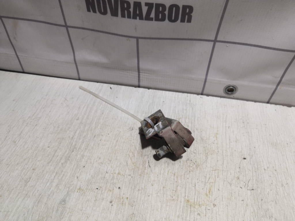 VW Passat  B3  1988-1993 для Петля двери