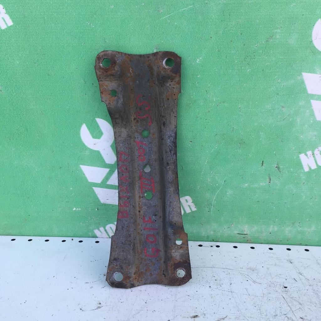 VW Golf 3 Vento 91-97 для Кронштейн глушителя