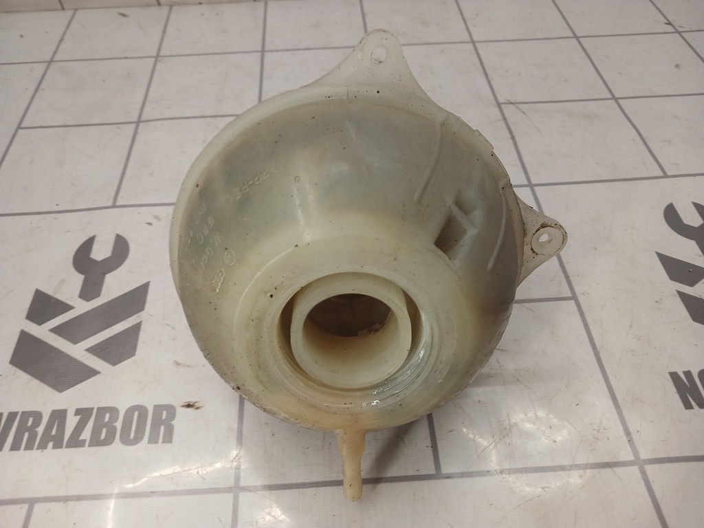 VW Golf 3 Vento 91-97 для Бачок расширительный