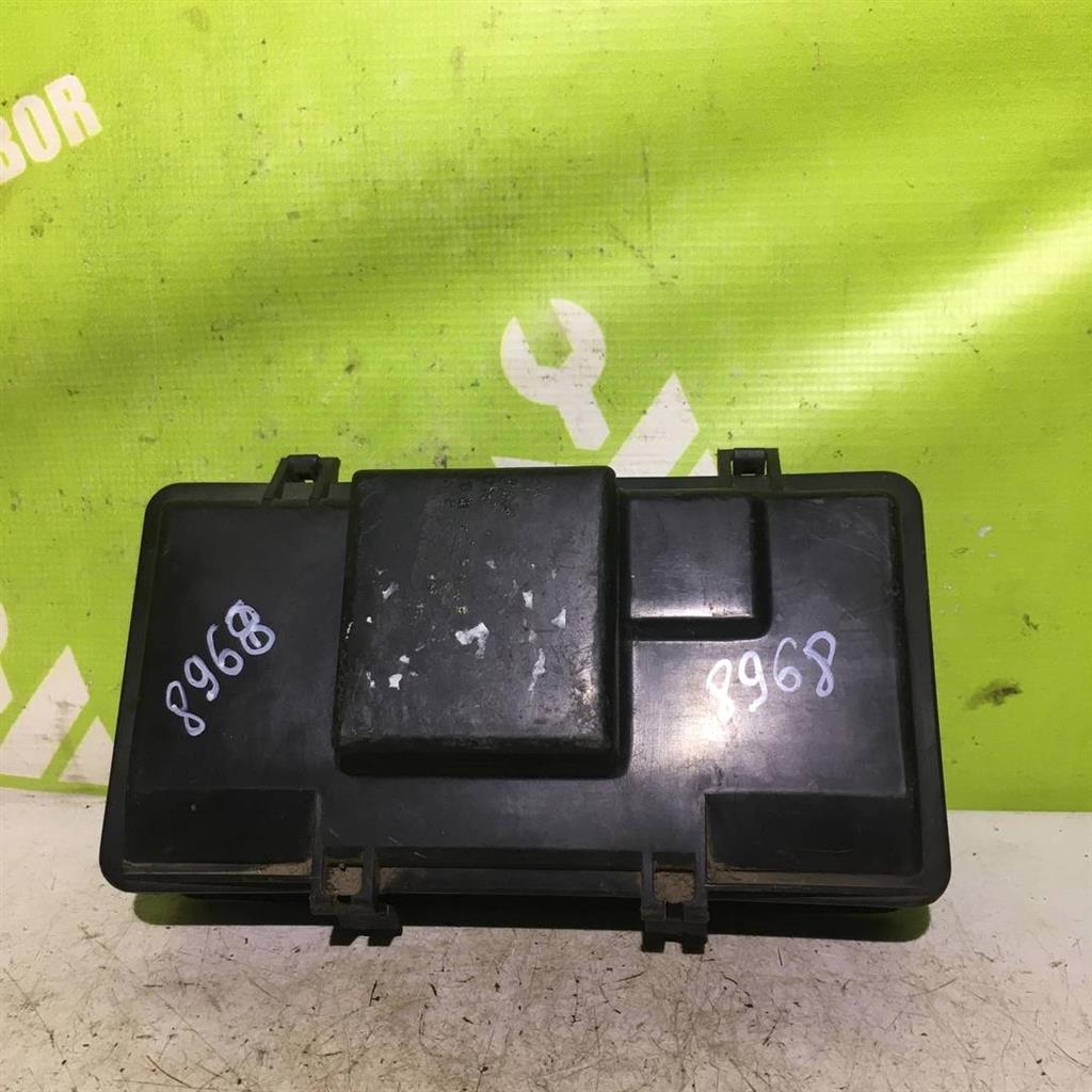 Audi  80 B2 80-86 для Крышка блока предохранителей