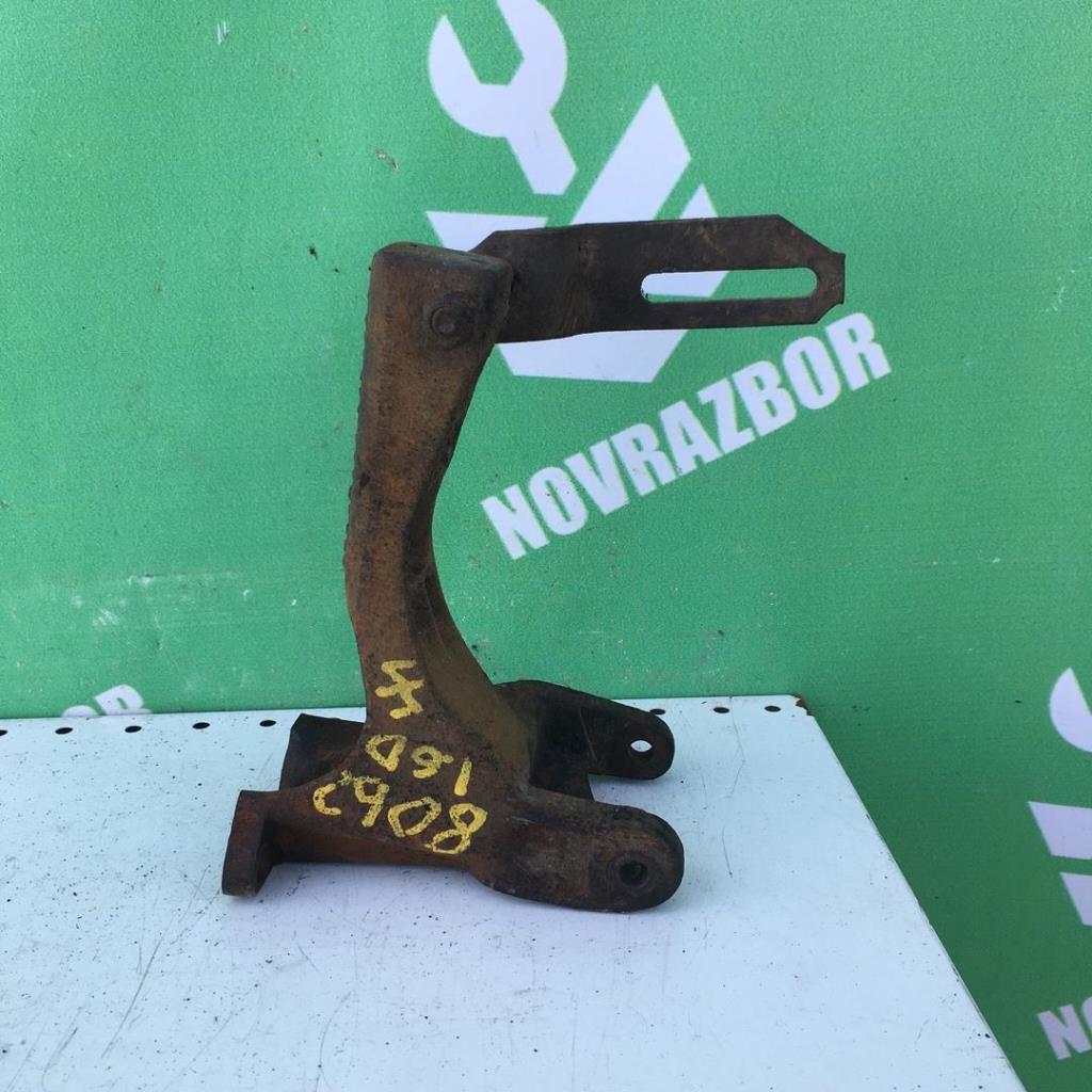 Audi  80 B2 80-86 для Кронштейн генератора