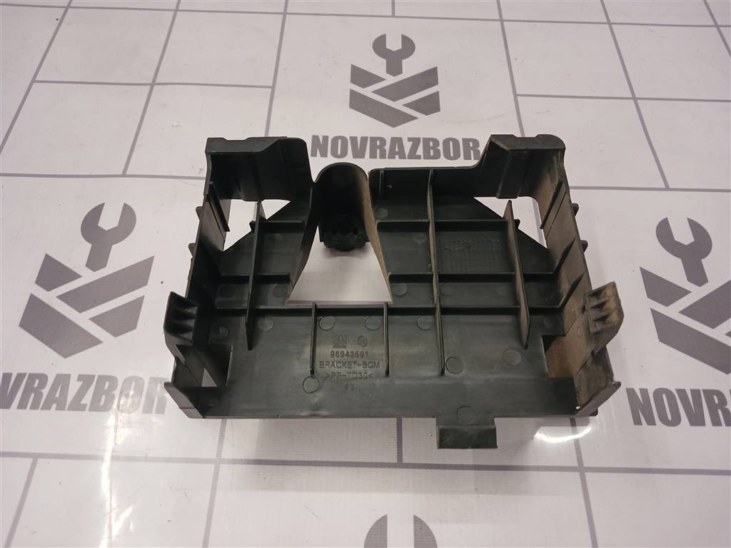 Chevrolet Aveo (T300) 2011-2015 для Кронштейн (сопут. товар)