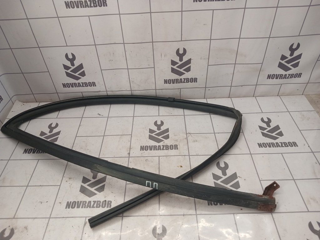 Nissan Almera N16 2000-2006 для Уплотнитель стекла двери