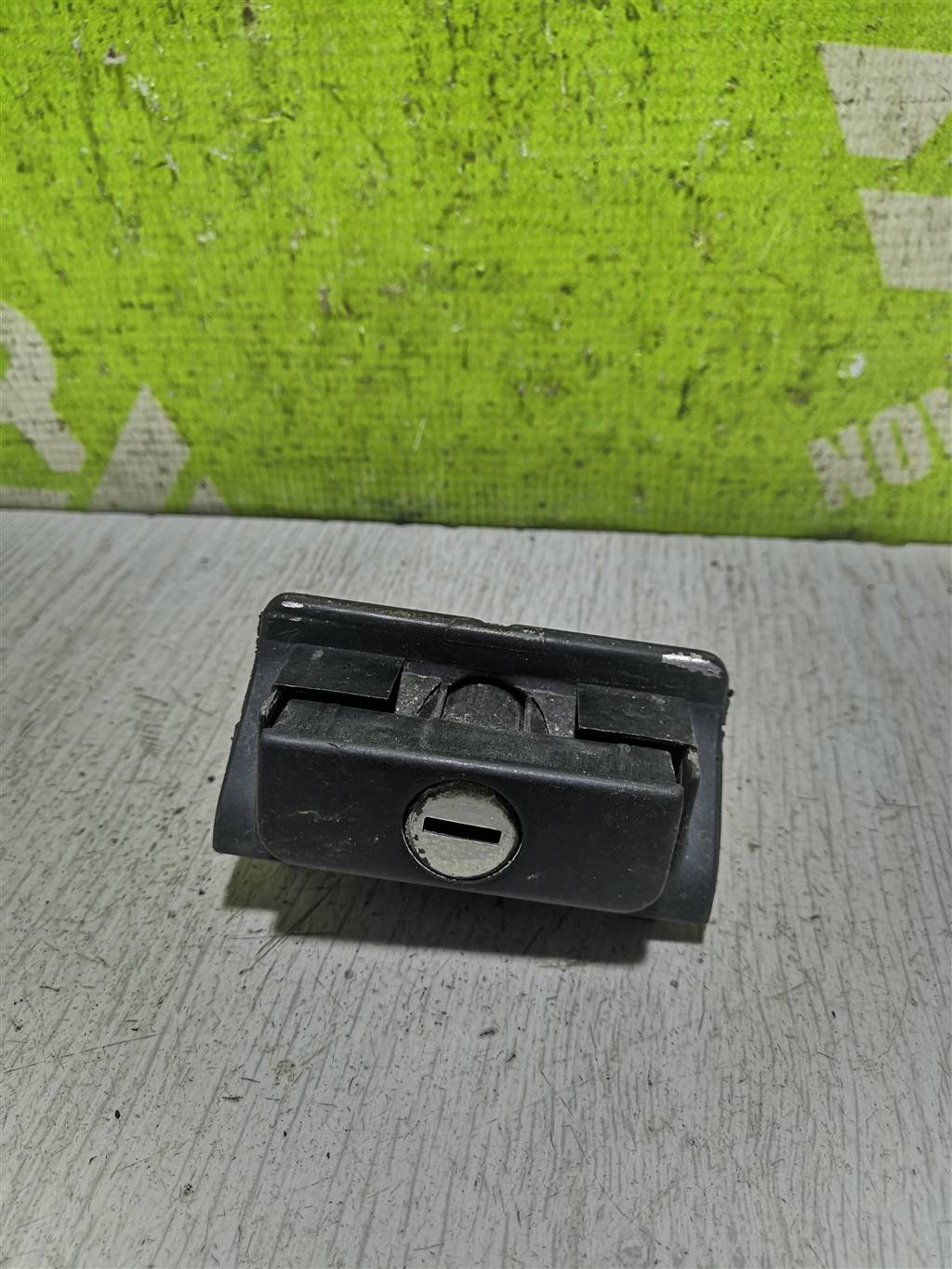 VW Golf 3 Vento 91-97 для Кнопка открывания багажника