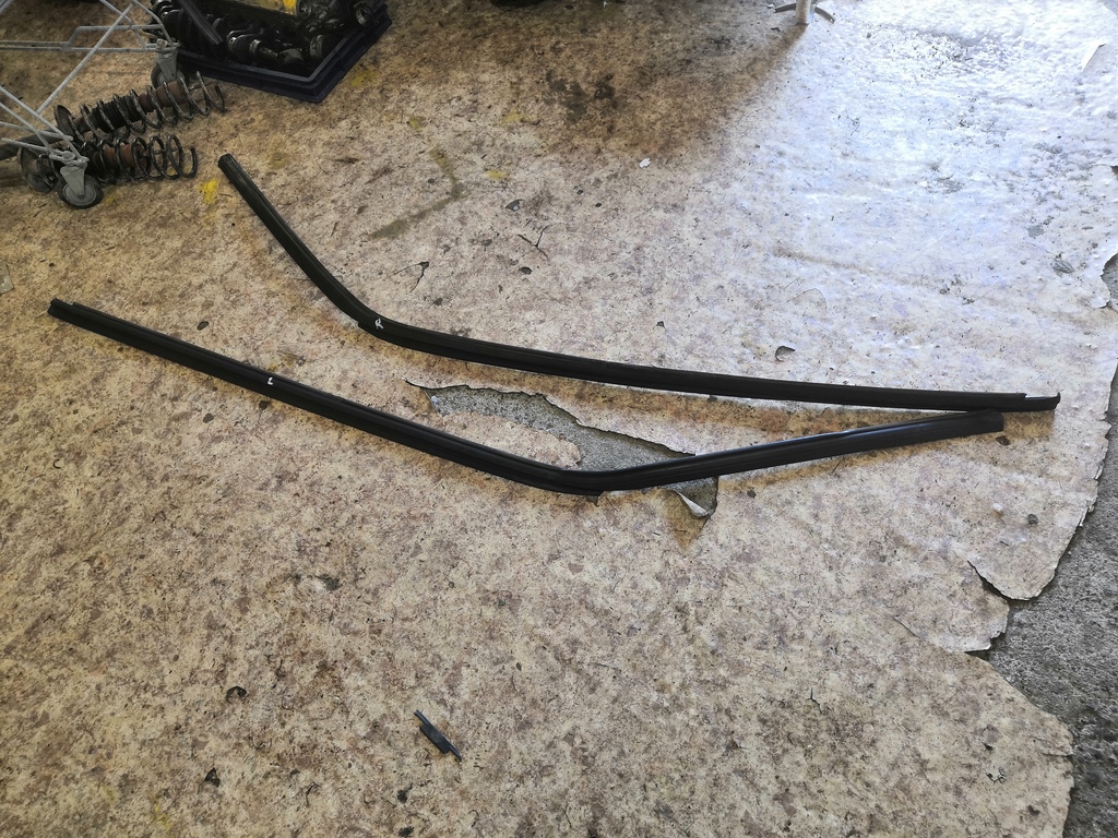 VW Golf 3 Vento 91-97 для Молдинг крыши комплект