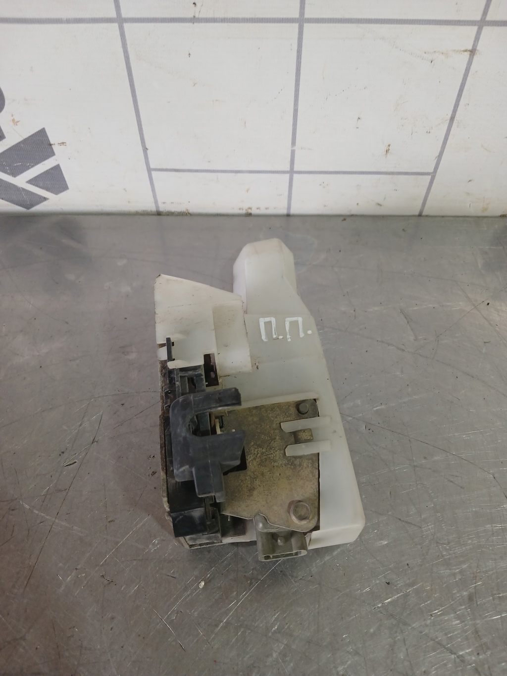 Renault Clio 2 Symbol 1998-2008 для Замок двери передней правой