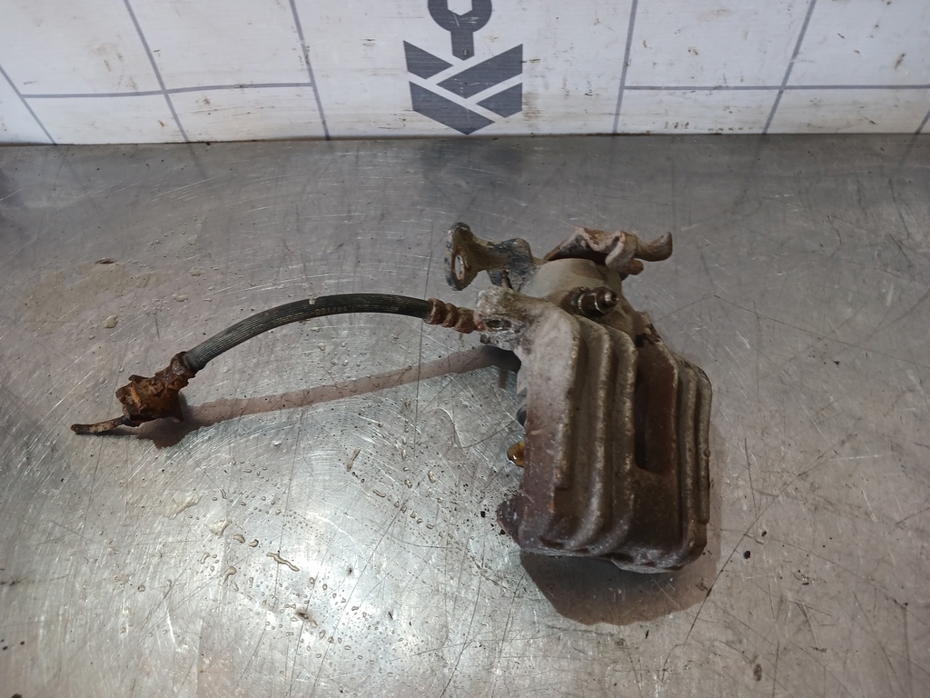 VW Passat B5 96-00 для Суппорт задний левый