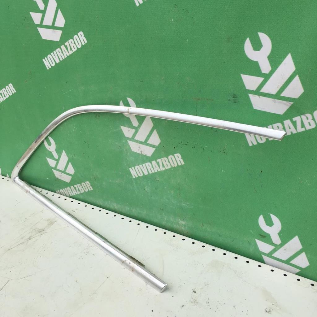 Audi Q7 2005> для Накладка стекла заднего правого