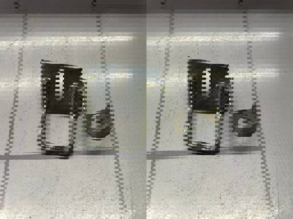 Audi 80  90  B3  86-91 для Кронштейн (сопут. товар)