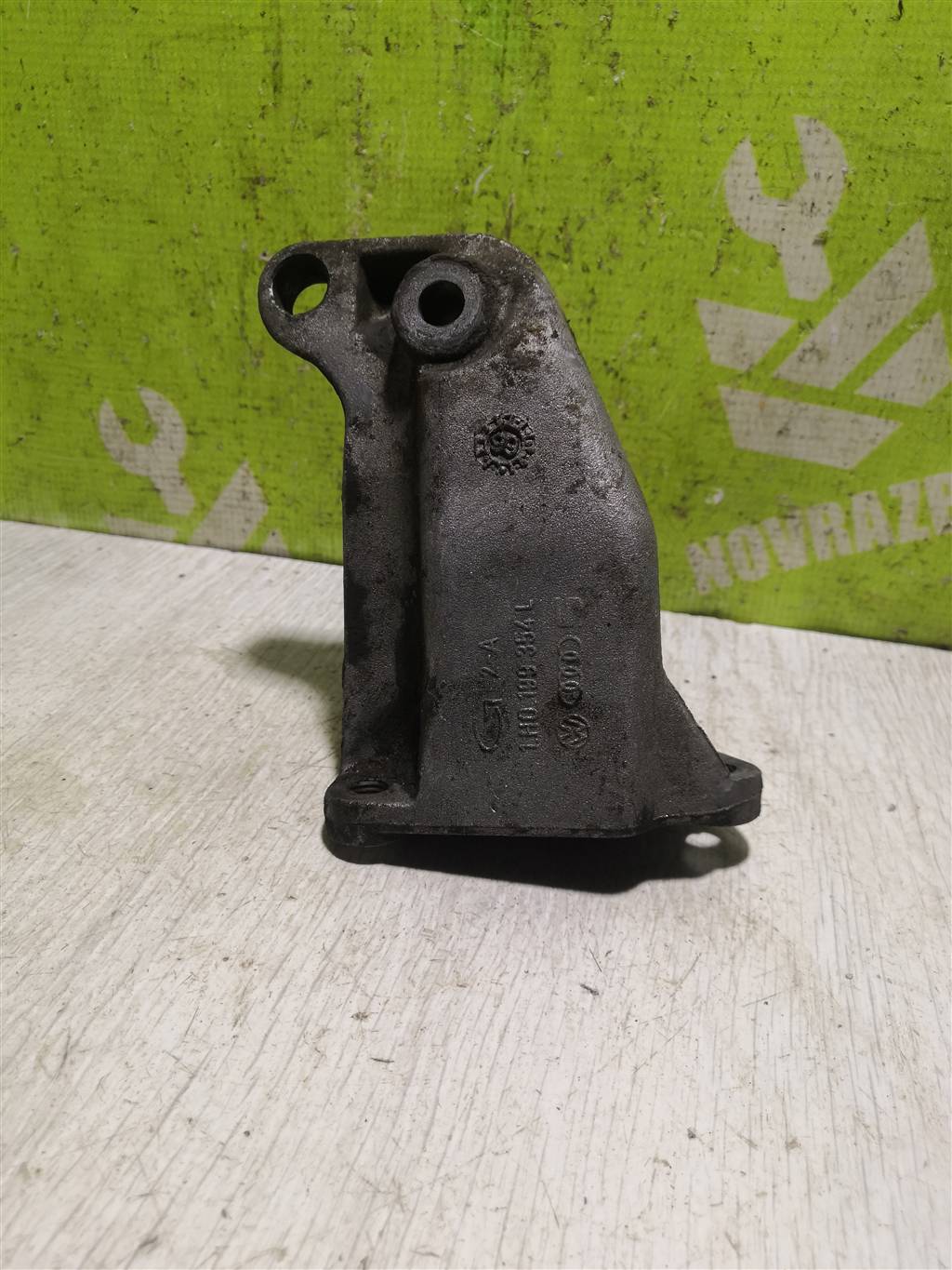 VW Polo Classic 95-02 для Кронштейн двигателя правый