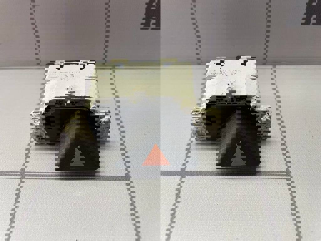 Ford Focus 1 1998-2004 для Кнопка аварийной сигнализации