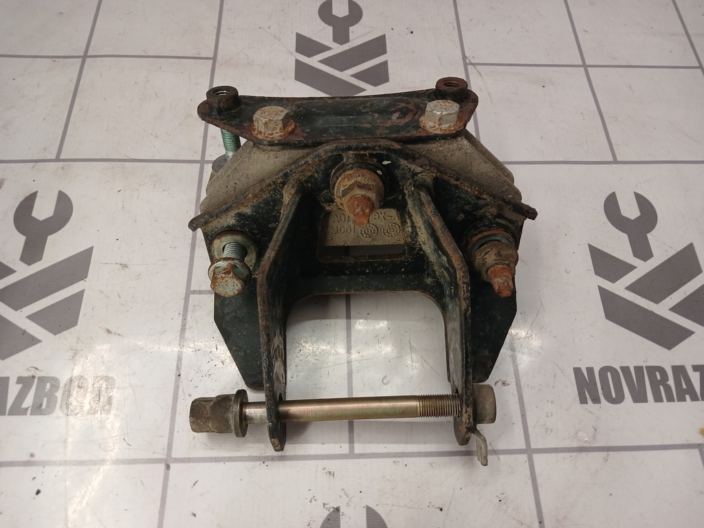 Faw Besturn B50 2009-2016 для Кронштейн КПП левый