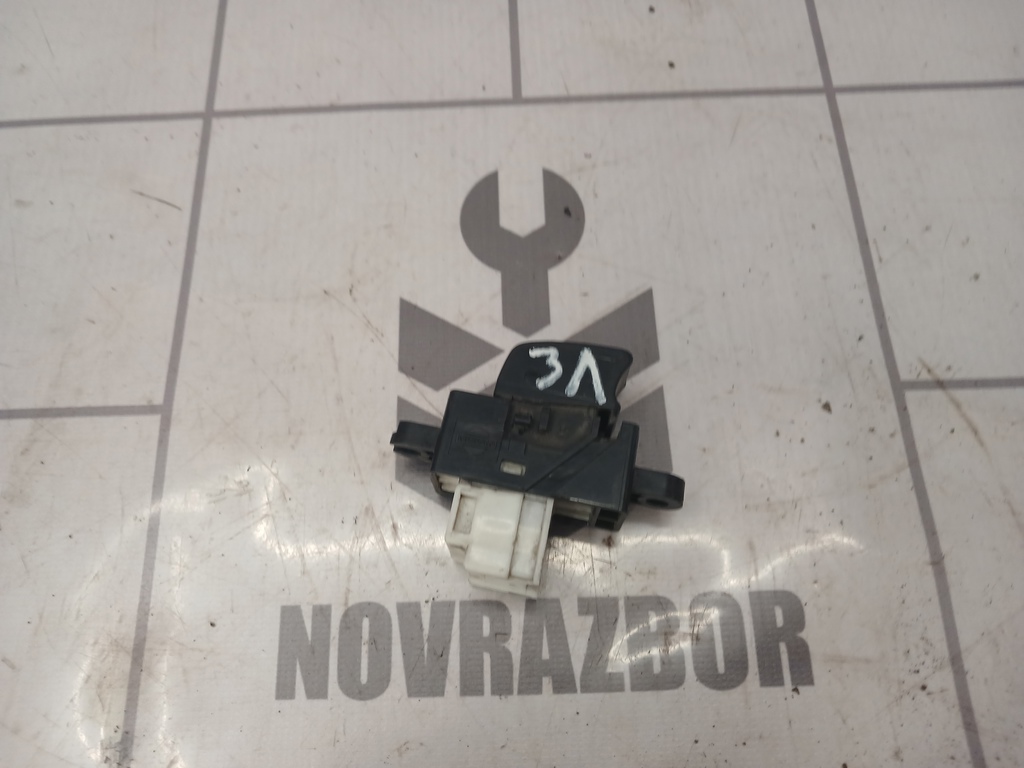 Nissan Almera N16 2000-2006 для Кнопка стеклоподъемника
