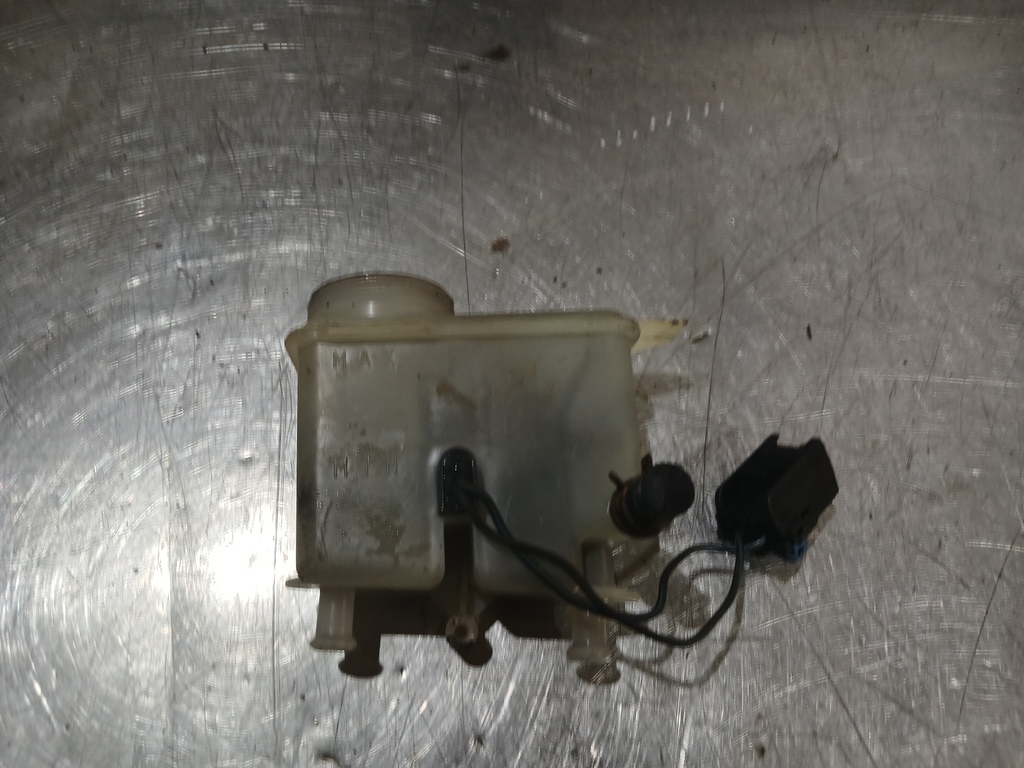 Mazda 323 BA 94-98 для Бачок главного тормозного цилиндра