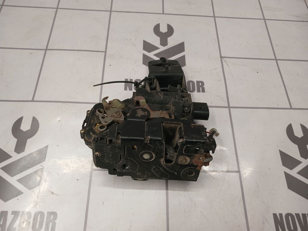 VW Passat B5 96-00 для Замок двери передней левой