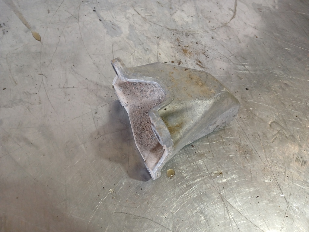 VW Passat B5 96-00 для Кронштейн КПП левый