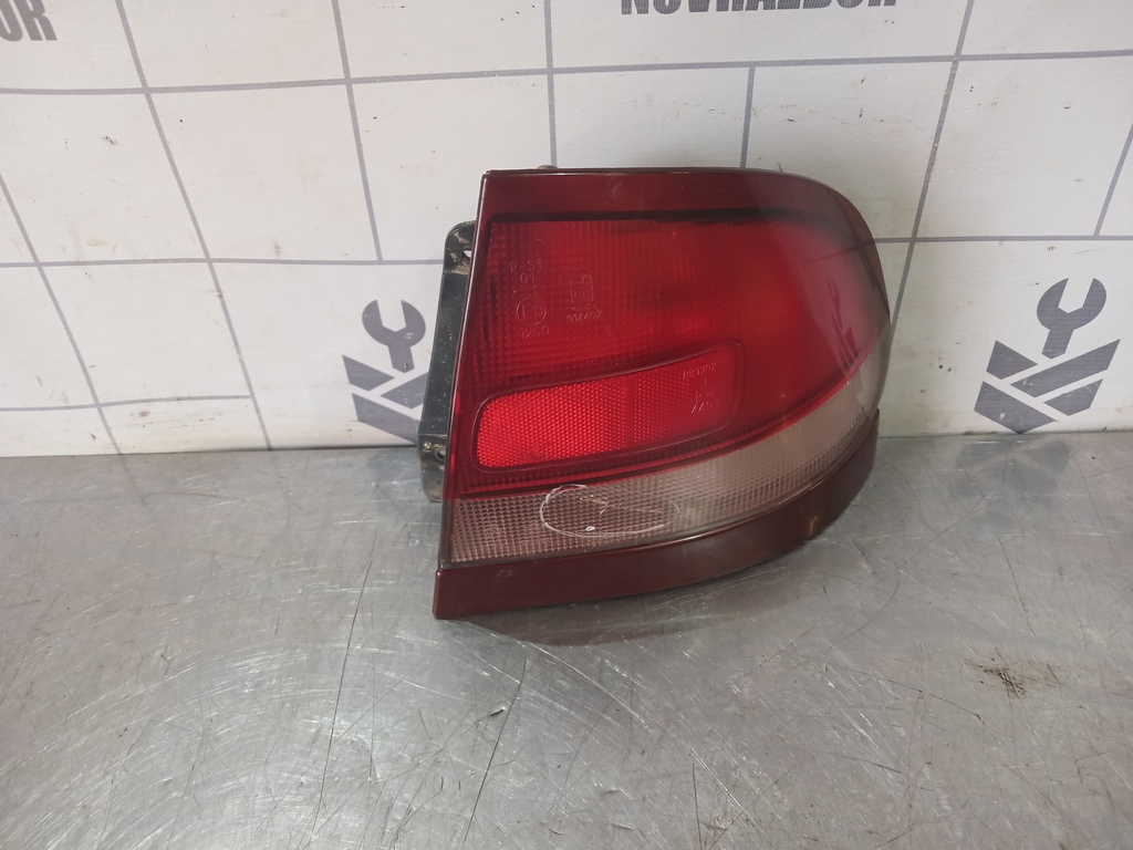 Mazda 626 (GE) 1992-1997 для Фонарь задний правый