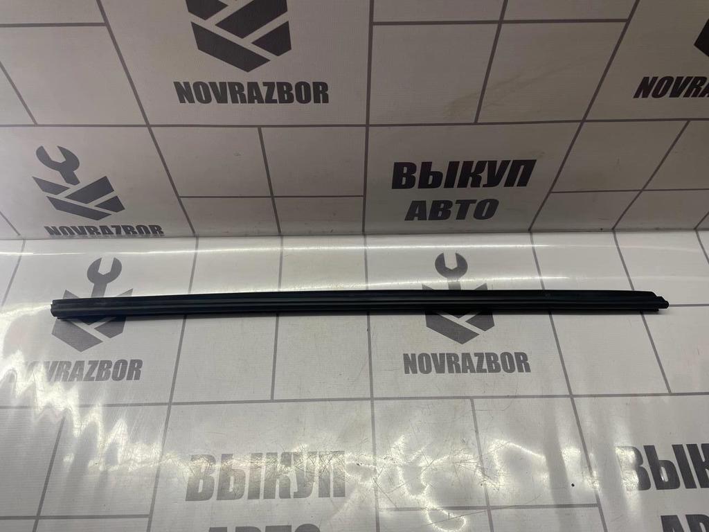 Peugeot 307 2001-2008 для Молдинг стекла