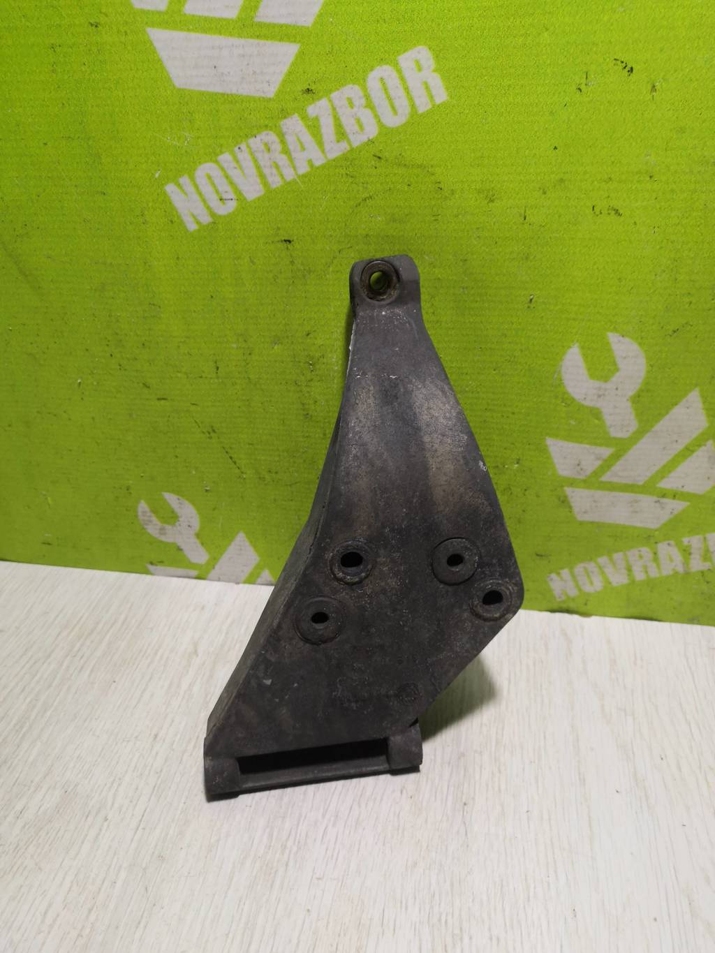 VW Passat  B3  1988-1993 для Кронштейн гидроусилителя