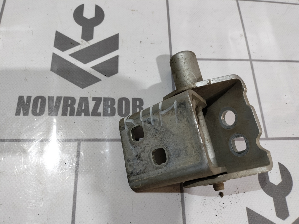 Renault Clio 3  2005-2012 для Петля двери передней правой нижняя