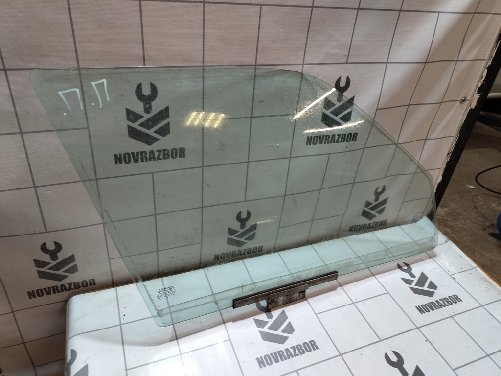 Volvo 440 1992-1994 для Стекло двери передней правой