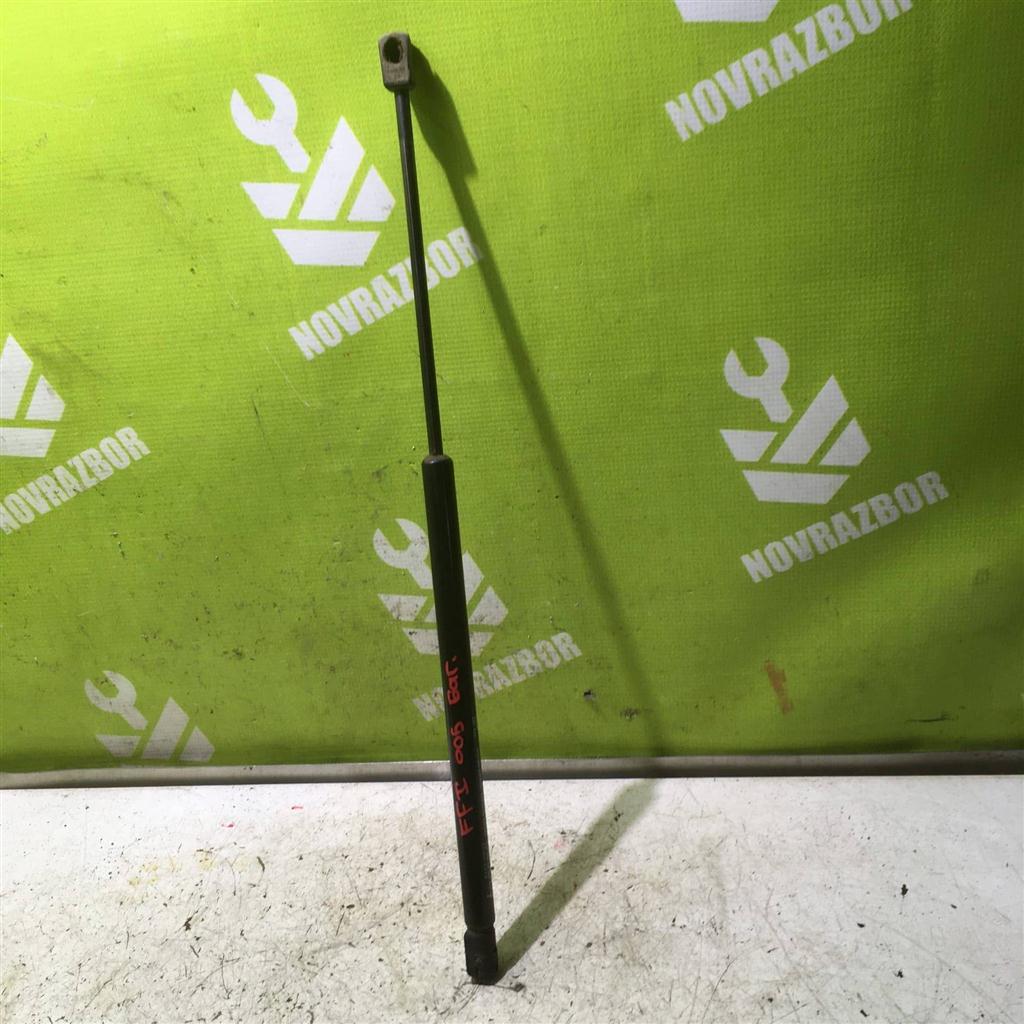 Ford Focus 1 1998-2004 для Амортизатор двери багажника