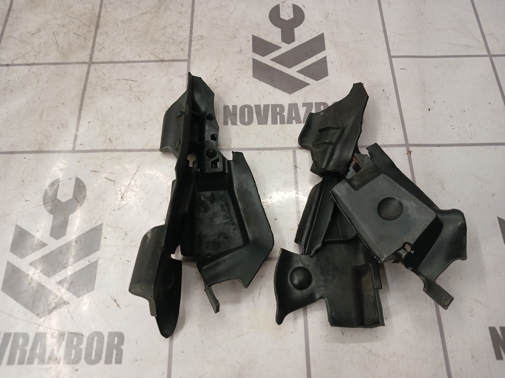 Renault Clio 3  2005-2012 для Уплотнитель капота