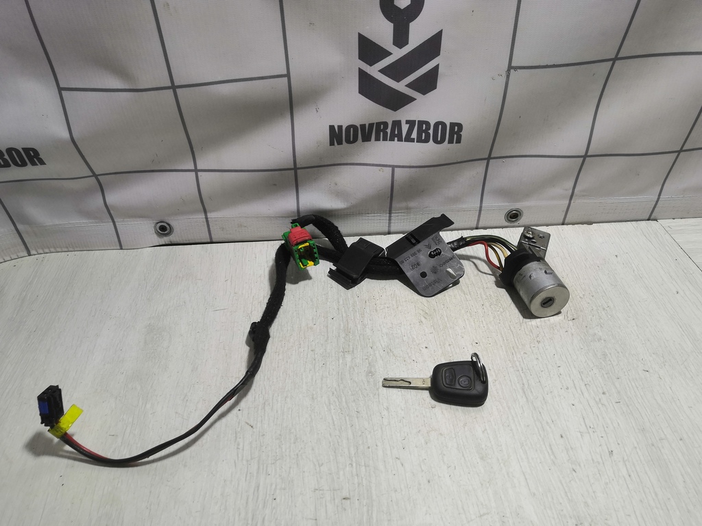 Peugeot 307 2001-2008 для Замок зажигания